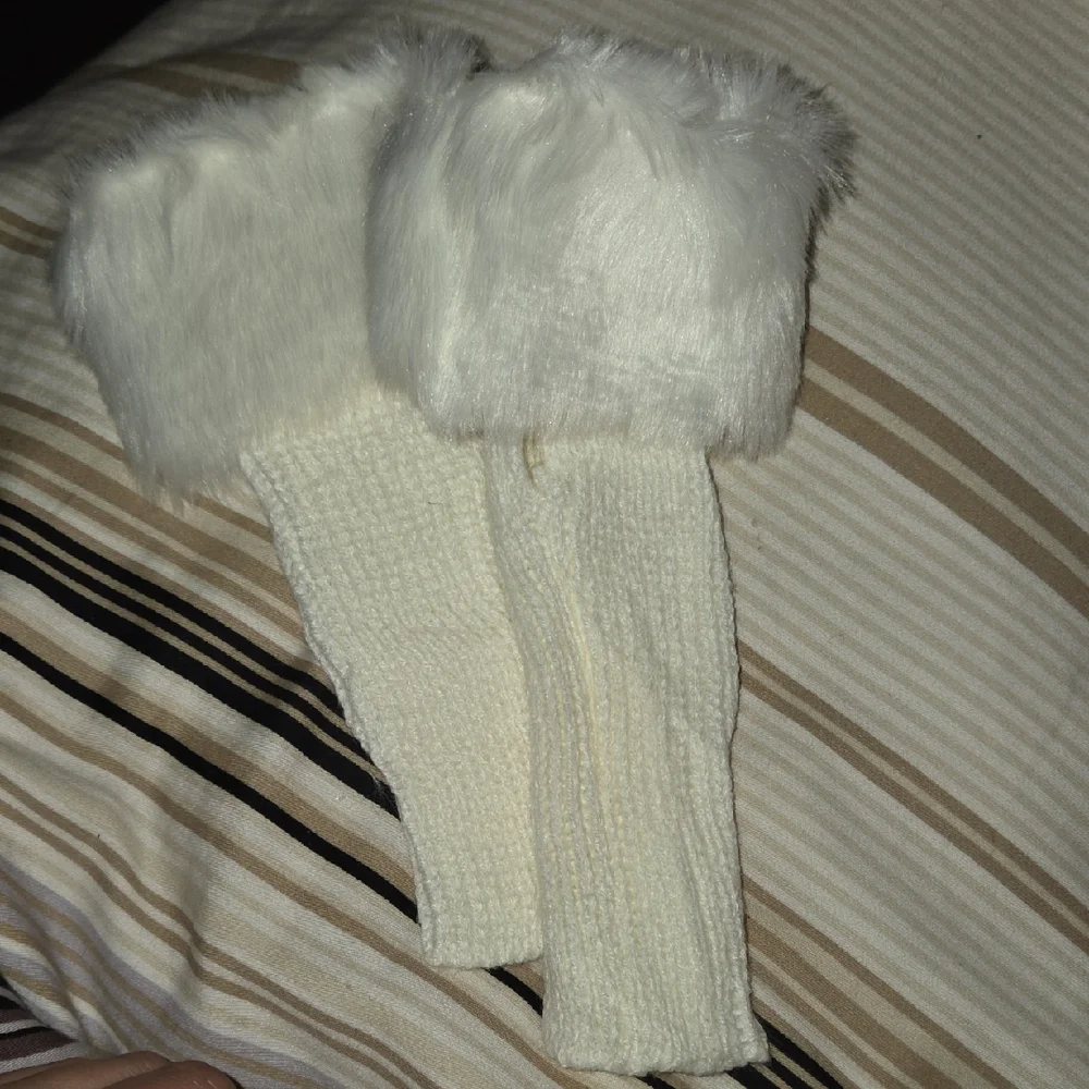 Elegant White Faux Fur Fingerless Women's Gloves